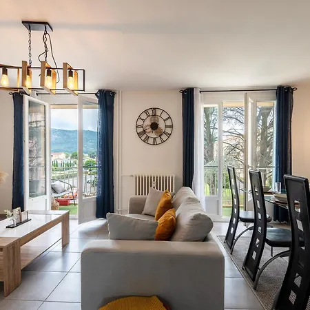 Aux Portes De L'ardeche Apartment
